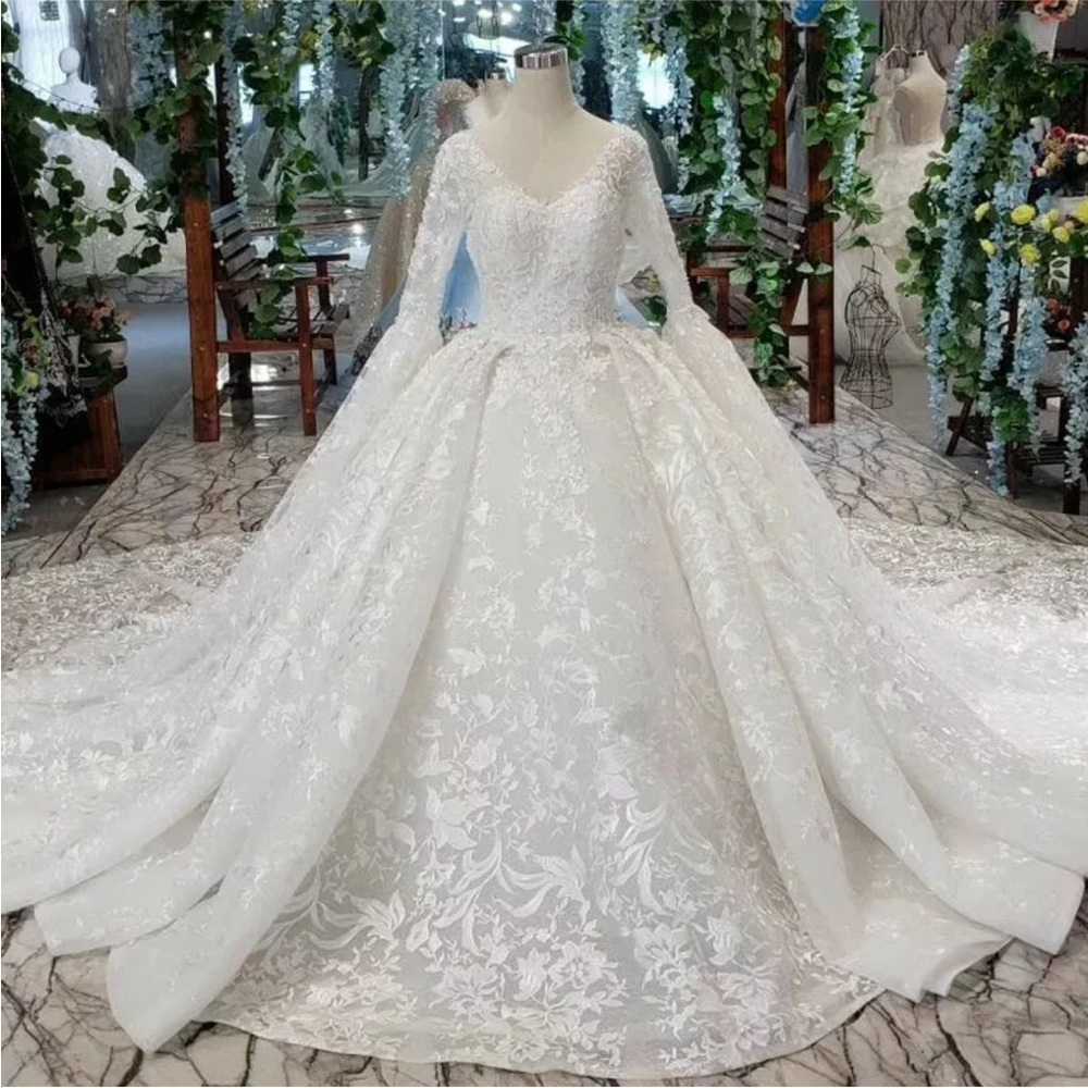 Fairytale wedding dress. Stunning dress